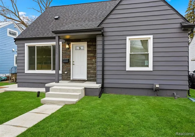 Photo 3 of Single family home for sale at 3050 Catalpa Dr, Berkley, MI 48072 | MLS# 61020916 | Listing updated on 2026-09-01