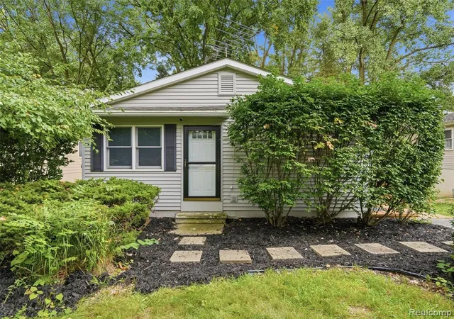 1st image of 11954 Maxfield Blvd, Hartland, MI 48353 | MLS# 61023096