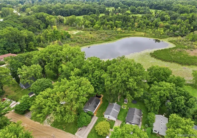 2nd image of 11954 Maxfield Blvd, Hartland, MI 48353 | MLS# 61023096