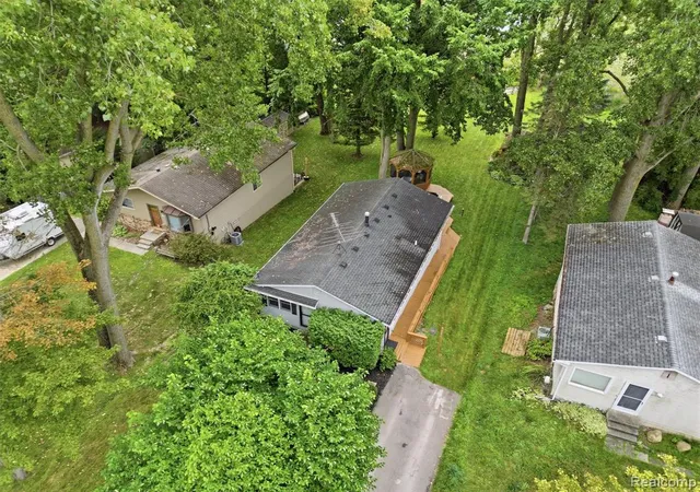 3rd image of 11954 Maxfield Blvd, Hartland, MI 48353 | MLS# 61023096