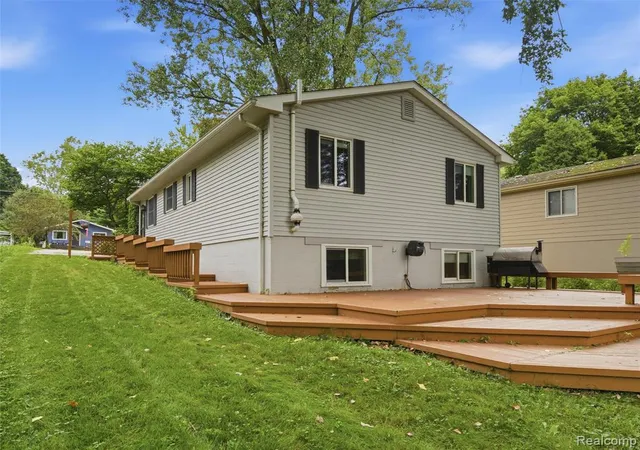 4th image of 11954 Maxfield Blvd, Hartland, MI 48353 | MLS# 61023096