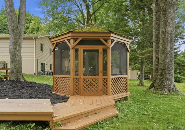 5th image of 11954 Maxfield Blvd, Hartland, MI 48353 | MLS# 61023096