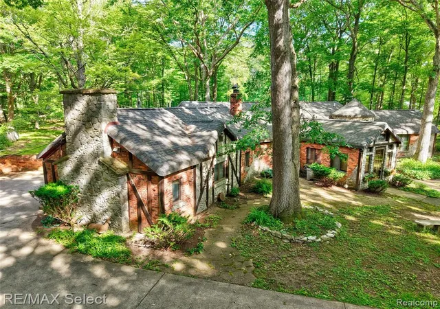 2nd image of 3471 S Towerline Rd, Bridgeport, MI 48722 | MLS# 61010030