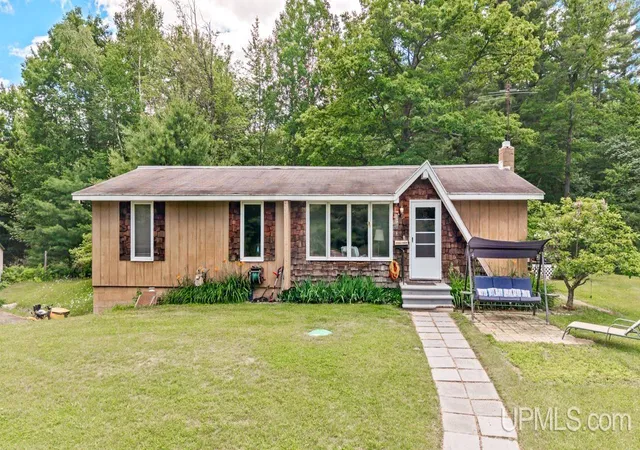 Photo 1 of Single family home for sale at N3975 Us 2 Hwy, Iron Mountain, MI 49801 | MLS# 50218023 | Listing updated on 2026-08-10
