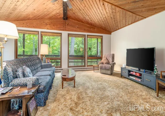 Photo 2 of Single family home for sale at N3975 Us 2 Hwy, Iron Mountain, MI 49801 | MLS# 50218023 | Listing updated on 2026-08-10