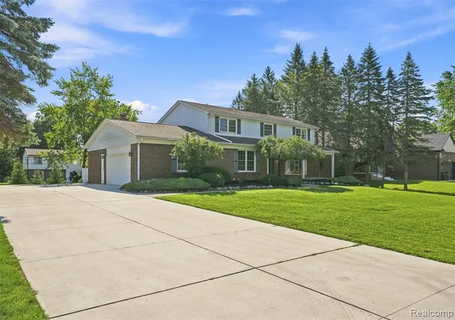 Photo 3 of Single family home for sale at 53256 Eastbourne Dr, Shelby Twp, MI 48316 2717 | MLS# 61024477 | Listing updated on 2026-08-29