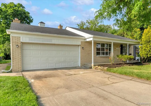 Homes for sale in Eastpointe, MI | 19039 Elsmere Ave, Eastpointe, MI 48021 | MLS# 61006531