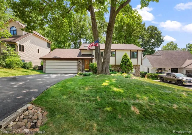 Photo 1 of Single family home for sale at 5135 Virgie Ln, West Bloomfield, MI 48324 2259 | MLS# 61023521 | Listing updated on 2026-09-13