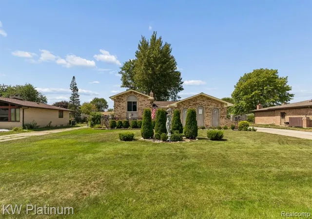 Photo 1 of Single family home for sale at 37233 Almont Dr, Sterling Heights, MI 48310 4029 | MLS# 61025269 | Listing updated on 2026-09-17