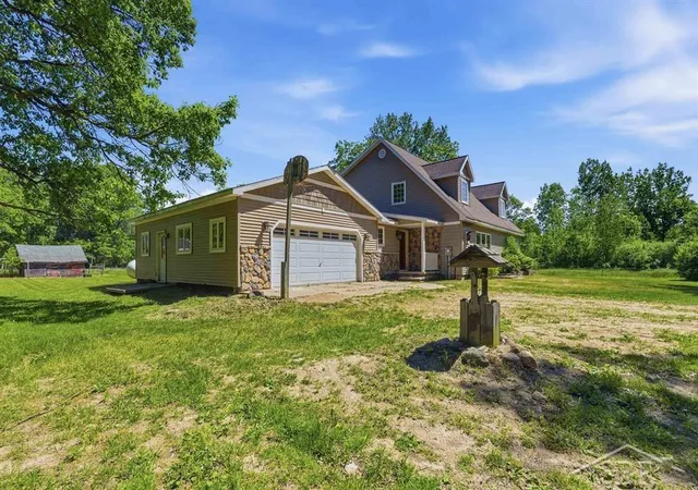Homes for sale in Midland, MI | 419 E Bradford Rd, Midland, MI 48640 | MLS# 50210664