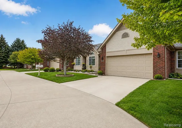 Photo 3 of Sale Pending at 14960 Heather Pointe Dr, Sterling Heights, MI 48313 2838 | MLS# 61025328 | Listing updated on 2026-09-08