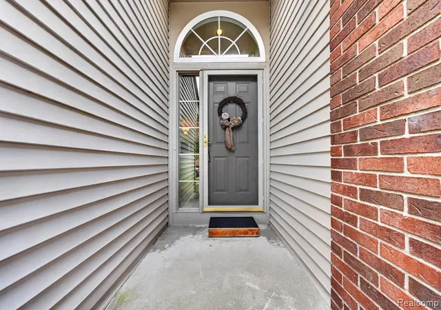 Photo 3 of Sale Pending at 14960 Heather Pointe Dr, Sterling Heights, MI 48313 2838 | MLS# 61025328 | Listing updated on 2026-09-08