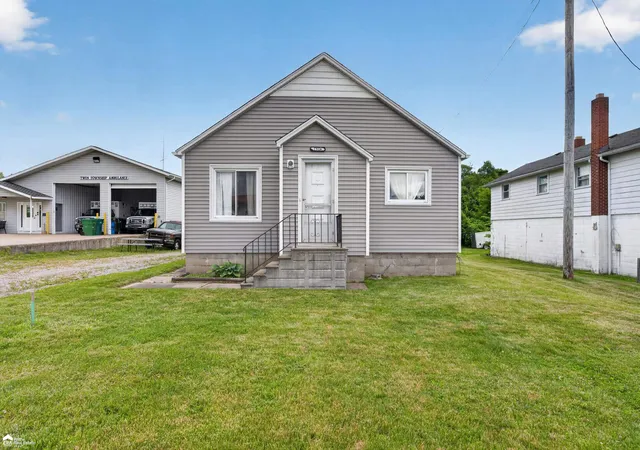 Homes for sale in New Lothrop, MI | 7514 S Saginaw St, New Lothrop, MI 48460 | MLS# 50212391