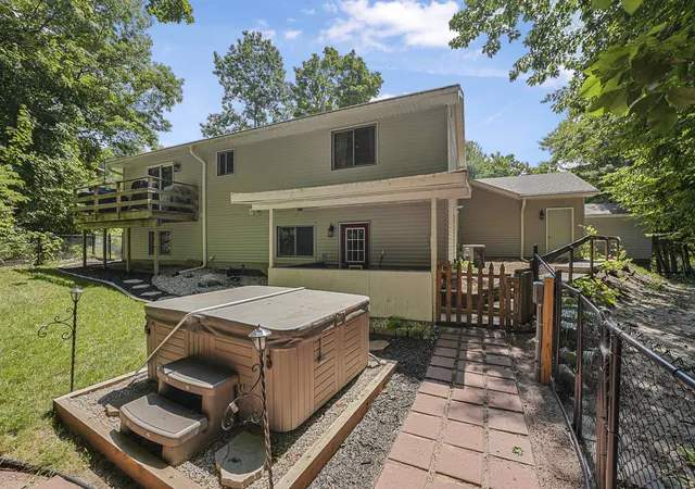 Homes for sale in Traverse City, MI | 10159 Council Oak Dr, Traverse City, MI 49686 | MLS# 80069175