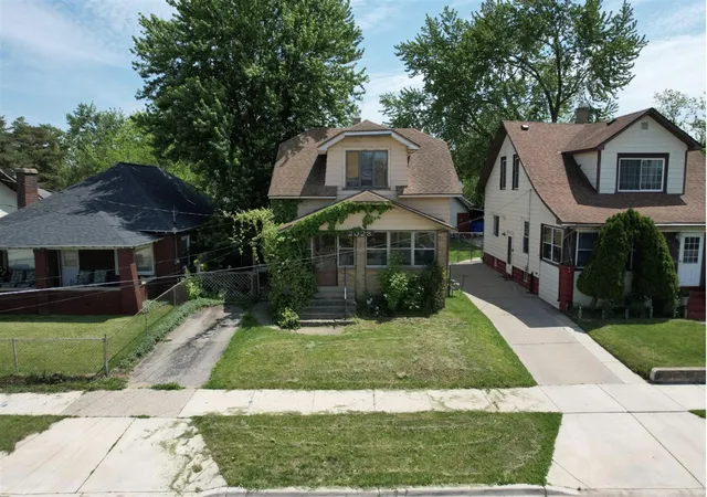 Photo 1 of Sale Pending at 2028 Denwood Ave, Wyoming, MI 49509 | MLS# 70554361 | Listing updated on 2026-09-10