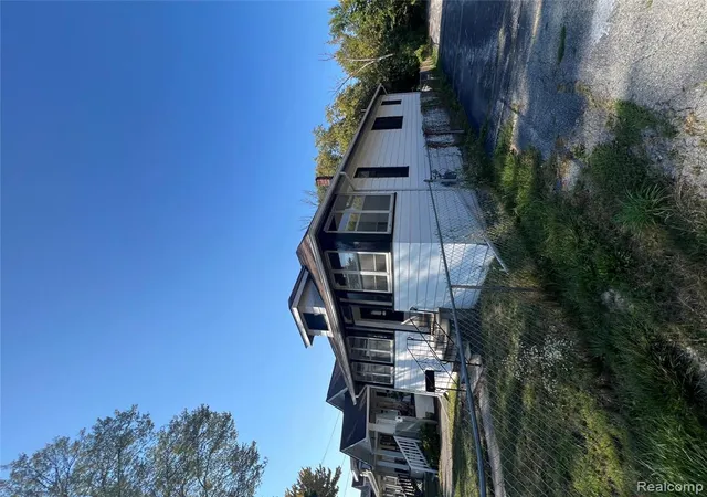 Photo 2 of Single family home for sale at 2120 W Genesee Ave, Saginaw, MI 48602 | MLS# 60922580 | Listing updated on 2025-12-22
