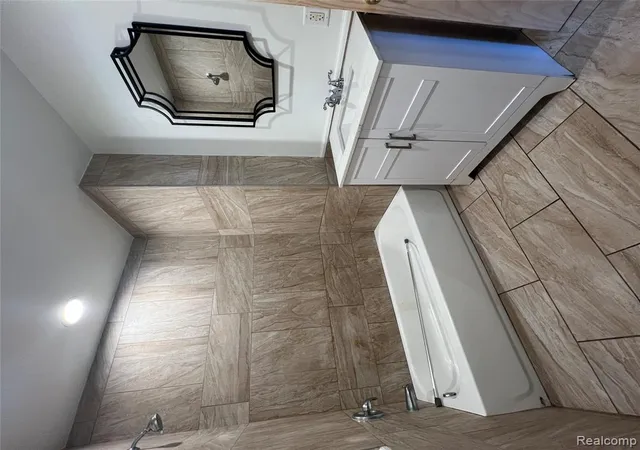 Photo 4 of Single family home for sale at 2120 W Genesee Ave, Saginaw, MI 48602 | MLS# 60922580 | Listing updated on 2025-12-22