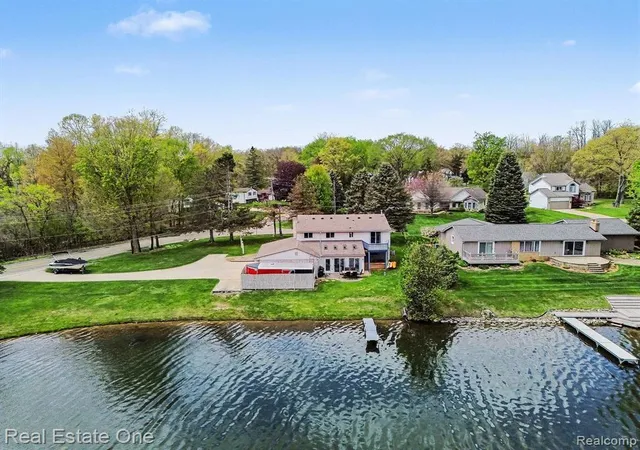 1st image of 899 Rachelle St, White Lake, MI 48386 2980 | MLS# 60992827