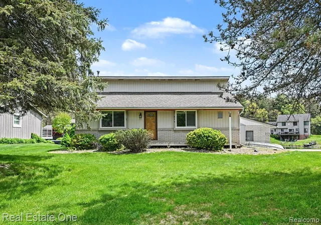 2nd image of 899 Rachelle St, White Lake, MI 48386 2980 | MLS# 60992827