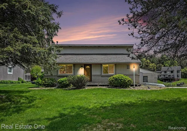3rd image of 899 Rachelle St, White Lake, MI 48386 2980 | MLS# 60992827