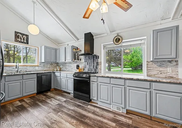 4th image of 899 Rachelle St, White Lake, MI 48386 2980 | MLS# 60992827