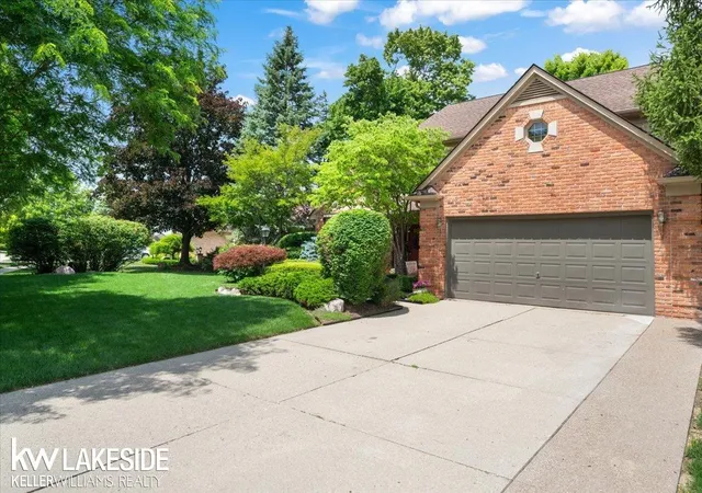 Photo 4 of Single Family Residence at 16965 Huntington Woods Dr, Macomb, MI 48042 | MLS# 50213695 | | Sold on 2026-08-04