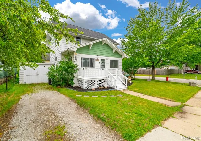 Homes for sale in Port Huron, MI | 2926 South Blvd, Port Huron, MI 48060 | MLS# 61004124