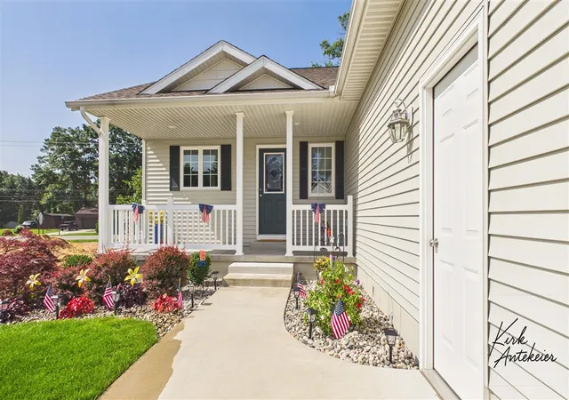 3rd image of 1421 E Addison Wy, Muskegon, MI 49445 | MLS# 70543095