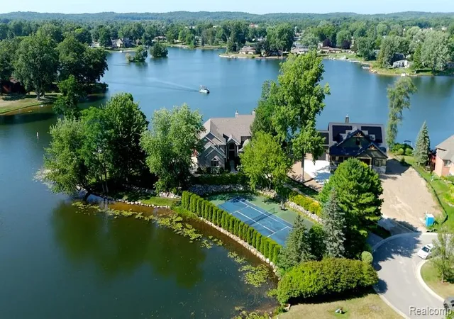 2nd image of 9669 Steephollow Dr, White Lake, MI 48386 | MLS# 61021295
