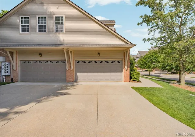 Homes for sale in Shelby Township, MI | 56635 Longhorn Dr, Shelby Township, MI 48316 | MLS# 61007369