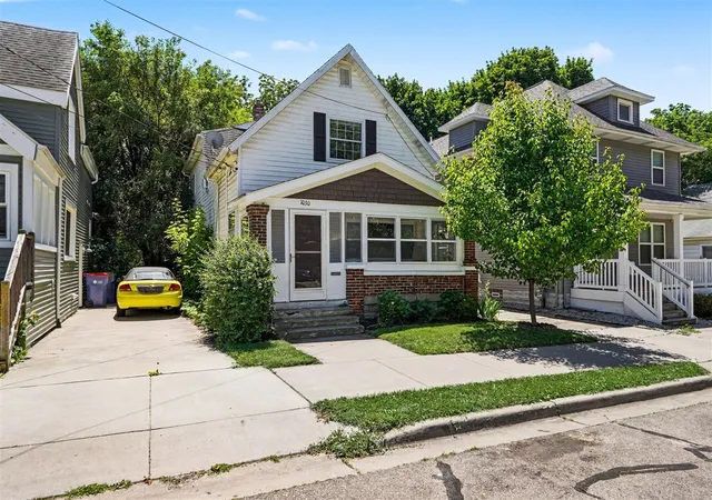 Homes for sale in Grand Rapids, MI | 1030 Logan St, Grand Rapids, MI 49506 | MLS# 70541270