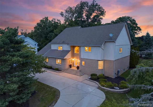 Photo 1 of Single family home for sale at 5593 Warrenshire Dr, West Bloomfield, MI 48322 1500 | MLS# 61025759 | Listing updated on 2026-09-13