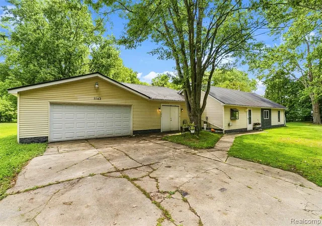 Photo 3 of Single family home for sale at 1163 S Packard Ave, Burton, MI 48509 2311 | MLS# 61024998 | Listing updated on 2026-09-12