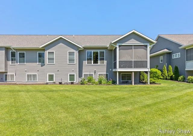 Homes for sale in Holland, MI | 6424 Copperleaf Court, Holland, MI 49423 | Houzeo