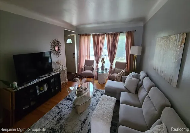 Photo 2 of Single family home for sale at 3900 Norwood Dr, Trenton, MI 48183 4170 | MLS# 60993979 | Listing updated on 2026-08-31