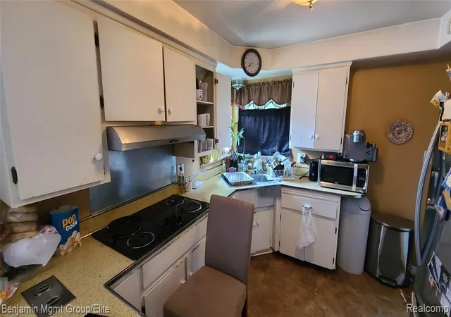 Photo 3 of Single family home for sale at 3900 Norwood Dr, Trenton, MI 48183 4170 | MLS# 60993979 | Listing updated on 2026-08-31