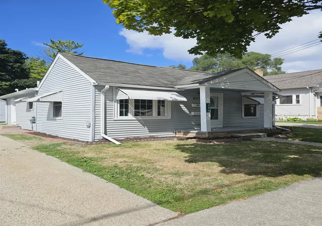 Photo 2 of Sale Pending at 820 Michigan St, Bay City, MI 48708 | MLS# 50220032 | Listing updated on 2026-09-03