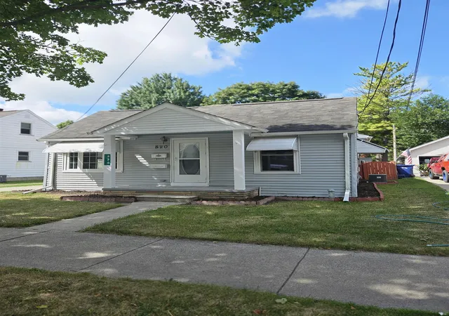 Photo 3 of Sale Pending at 820 Michigan St, Bay City, MI 48708 | MLS# 50220032 | Listing updated on 2026-09-03