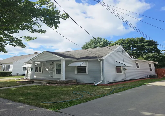 Photo 4 of Sale Pending at 820 Michigan St, Bay City, MI 48708 | MLS# 50220032 | Listing updated on 2026-09-03