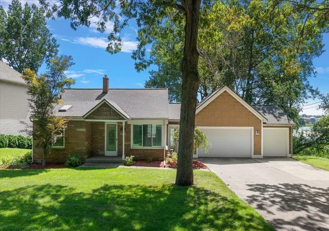 2nd image of 114 River Hills Dr, Holland, MI 49424 | MLS# 70554303