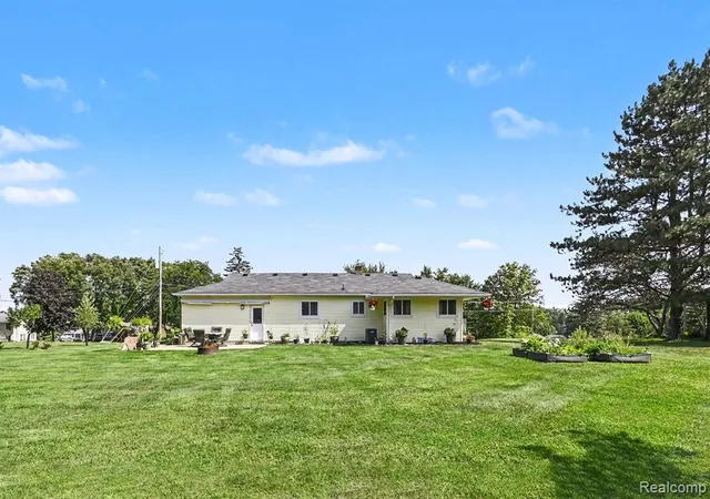 Photo 2 of Sale Pending at 7595 Ledgewood Dr, Fenton, MI 48430 9225 | MLS# 61024555 | Listing updated on 2026-09-13