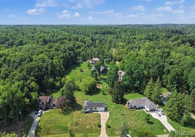 Photo 3 of Sale Pending at 7595 Ledgewood Dr, Fenton, MI 48430 9225 | MLS# 61024555 | Listing updated on 2026-09-13