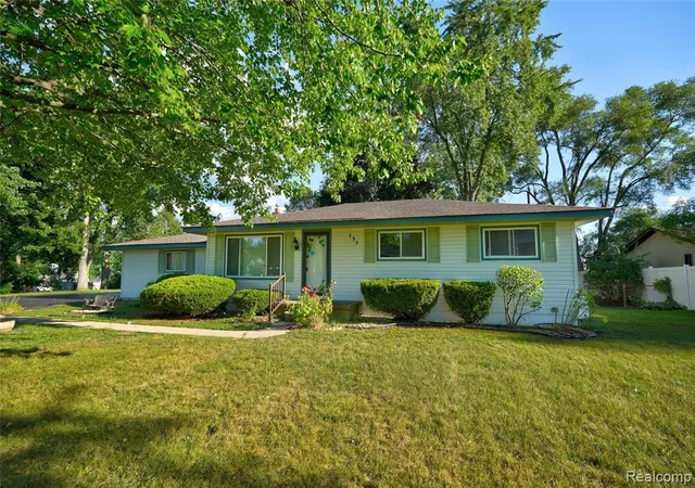 1st image of 735 Amberwood St, Auburn Hills, MI 48326 | MLS# 61022850