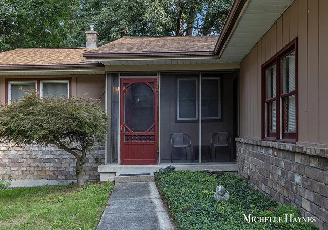 3rd image of 1943 Cannon St, Wyoming, MI 49519 | MLS# 70554305