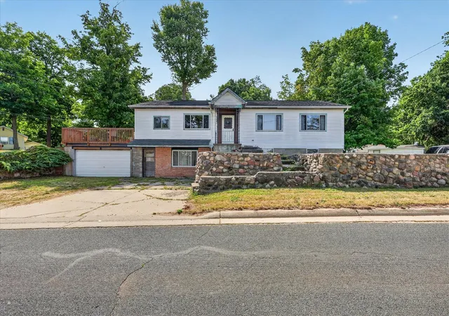 1st image of 2610 S Shore Dr, Crystal, MI 48818 | MLS# 70547992