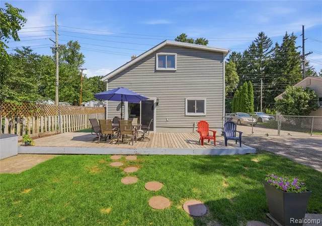 1st image of 572 Atwater St, Lake Orion, MI 48362 | MLS# 61021292