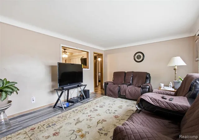 3rd image of 20310 Woodside St, Harper Woods, MI 48225 | MLS# 61020209
