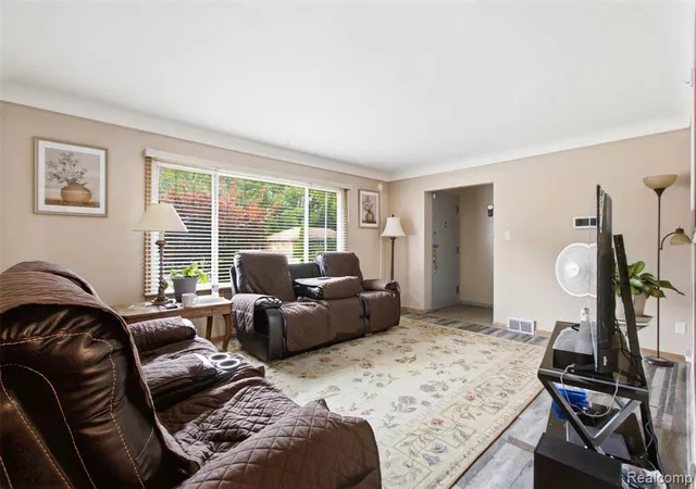 4th image of 20310 Woodside St, Harper Woods, MI 48225 | MLS# 61020209