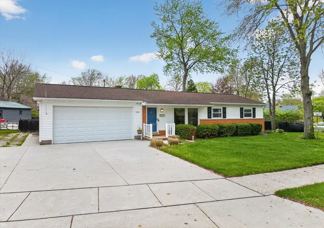 Homes for sale in Saline, MI | 385 Hollywood Dr, Saline, MI 48176 | MLS# 70528004