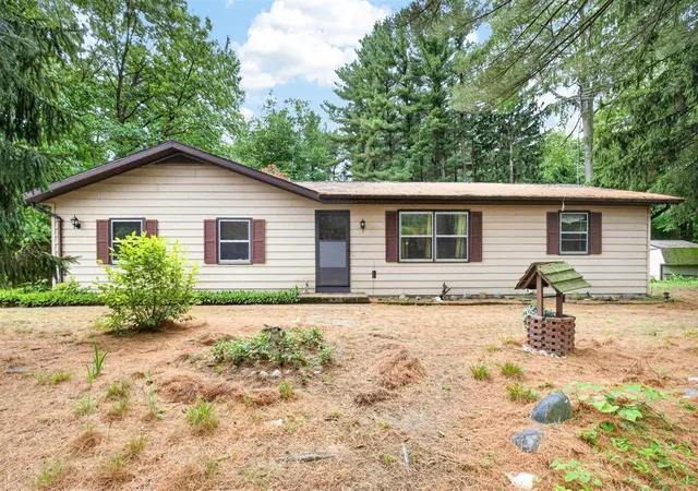Photo 2 of Sale Pending at 239 Pine Ridge Rd, Battle Creek, MI 49017 | MLS# 70553763 | Listing updated on 2026-08-27
